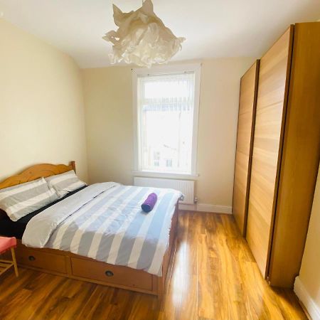 Entire 4 Bedroom House - Ev Point & Free Parking Liverpool Buitenkant foto