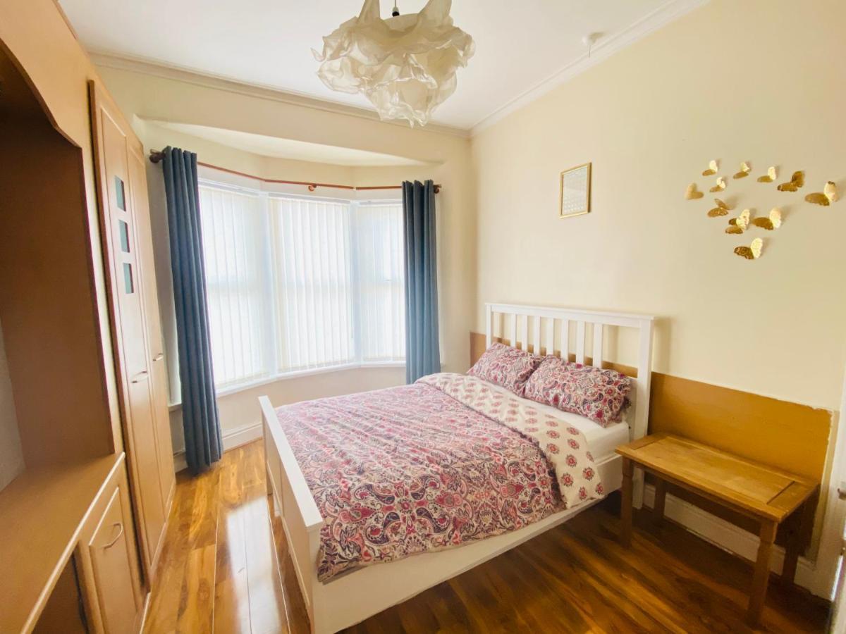 Entire 4 Bedroom House - Ev Point & Free Parking Liverpool Buitenkant foto