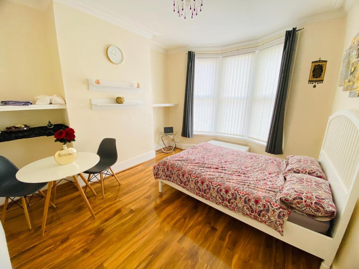 Entire 4 Bedroom House - Ev Point & Free Parking Liverpool Buitenkant foto